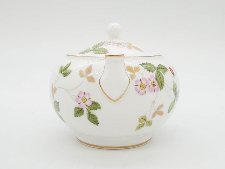 イギリス　WEDGWOOD(ウェッジウッド)　WILD STRAWBERRY(ワイルド ストロベリー)　R4406　苺のデザインが可愛らしいシュガーポット&クリーマー2点セット(イチゴ、いちご、ミルクジャー、ミルクポット、ボンボン入れ、洋食器、金彩、白磁、ボーンチャイナ、英国)(R-079003)