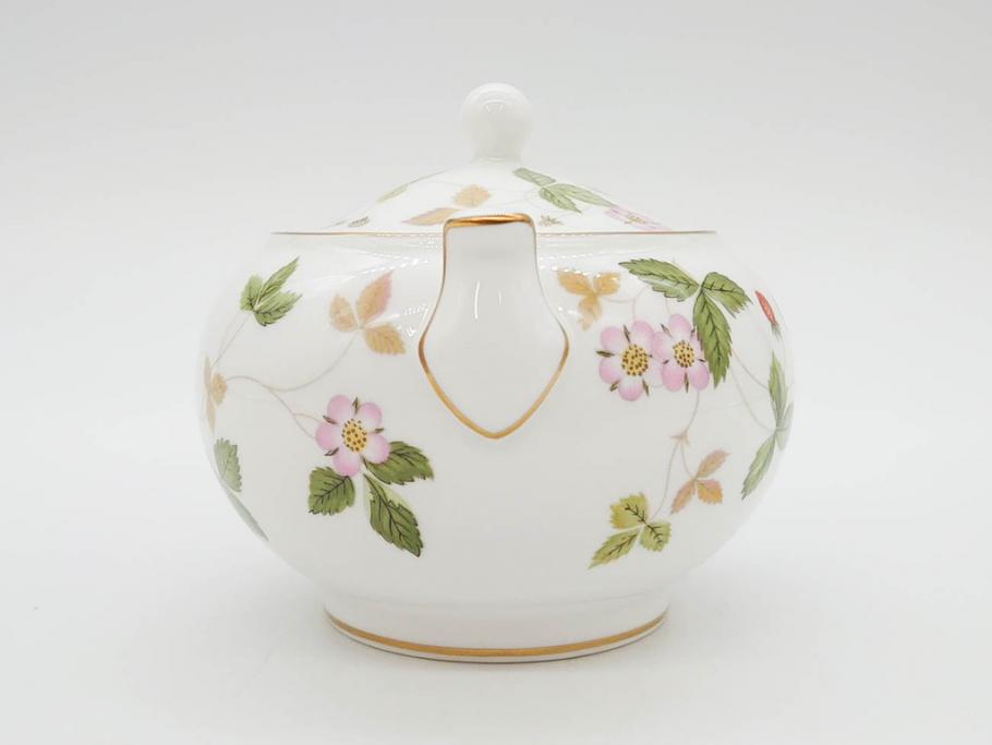 イギリス　WEDGWOOD(ウェッジウッド)　WILD STRAWBERRY(ワイルド ストロベリー)　R4406　苺のデザインが可愛らしいシュガーポット&クリーマー2点セット(イチゴ、いちご、ミルクジャー、ミルクポット、ボンボン入れ、洋食器、金彩、白磁、ボーンチャイナ、英国)(R-079003)