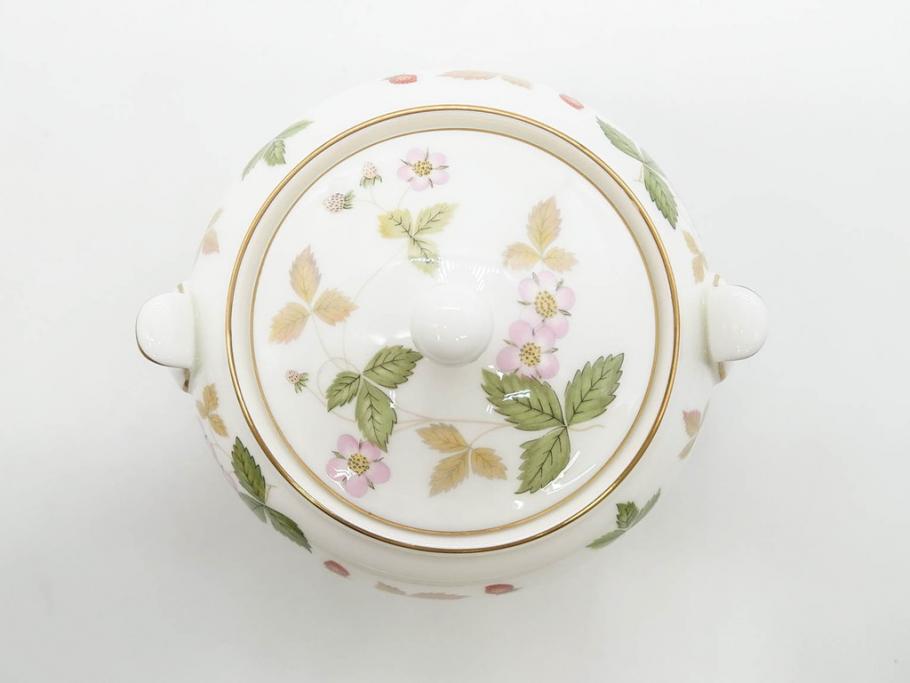 イギリス　WEDGWOOD(ウェッジウッド)　WILD STRAWBERRY(ワイルド ストロベリー)　R4406　苺のデザインが可愛らしいシュガーポット&クリーマー2点セット(イチゴ、いちご、ミルクジャー、ミルクポット、ボンボン入れ、洋食器、金彩、白磁、ボーンチャイナ、英国)(R-079003)