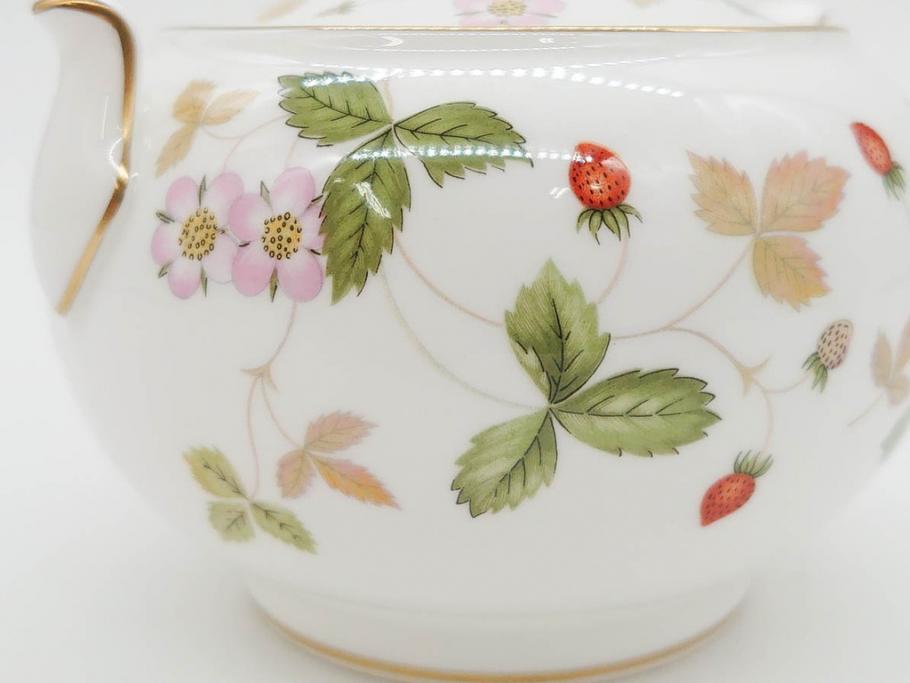 イギリス　WEDGWOOD(ウェッジウッド)　WILD STRAWBERRY(ワイルド ストロベリー)　R4406　苺のデザインが可愛らしいシュガーポット&クリーマー2点セット(イチゴ、いちご、ミルクジャー、ミルクポット、ボンボン入れ、洋食器、金彩、白磁、ボーンチャイナ、英国)(R-079003)
