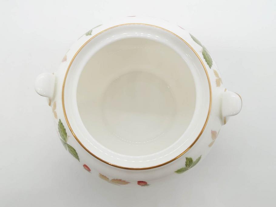 イギリス　WEDGWOOD(ウェッジウッド)　WILD STRAWBERRY(ワイルド ストロベリー)　R4406　苺のデザインが可愛らしいシュガーポット&クリーマー2点セット(イチゴ、いちご、ミルクジャー、ミルクポット、ボンボン入れ、洋食器、金彩、白磁、ボーンチャイナ、英国)(R-079003)
