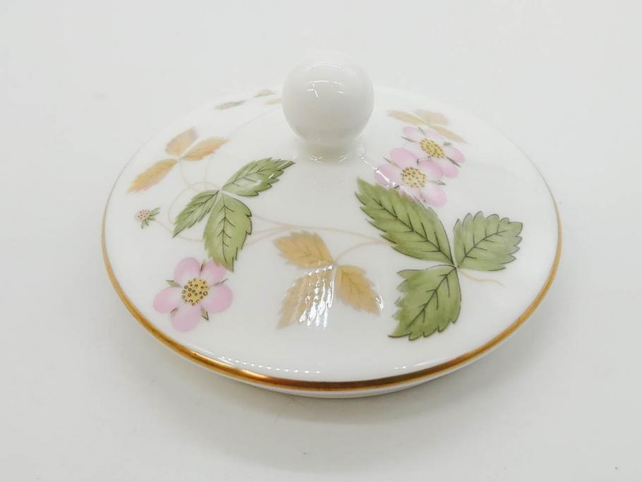 イギリス　WEDGWOOD(ウェッジウッド)　WILD STRAWBERRY(ワイルド ストロベリー)　R4406　苺のデザインが可愛らしいシュガーポット&クリーマー2点セット(イチゴ、いちご、ミルクジャー、ミルクポット、ボンボン入れ、洋食器、金彩、白磁、ボーンチャイナ、英国)(R-079003)