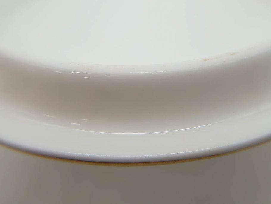 イギリス　WEDGWOOD(ウェッジウッド)　WILD STRAWBERRY(ワイルド ストロベリー)　R4406　苺のデザインが可愛らしいシュガーポット&クリーマー2点セット(イチゴ、いちご、ミルクジャー、ミルクポット、ボンボン入れ、洋食器、金彩、白磁、ボーンチャイナ、英国)(R-079003)