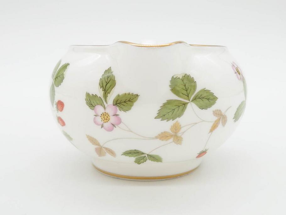イギリス　WEDGWOOD(ウェッジウッド)　WILD STRAWBERRY(ワイルド ストロベリー)　R4406　苺のデザインが可愛らしいシュガーポット&クリーマー2点セット(イチゴ、いちご、ミルクジャー、ミルクポット、ボンボン入れ、洋食器、金彩、白磁、ボーンチャイナ、英国)(R-079003)