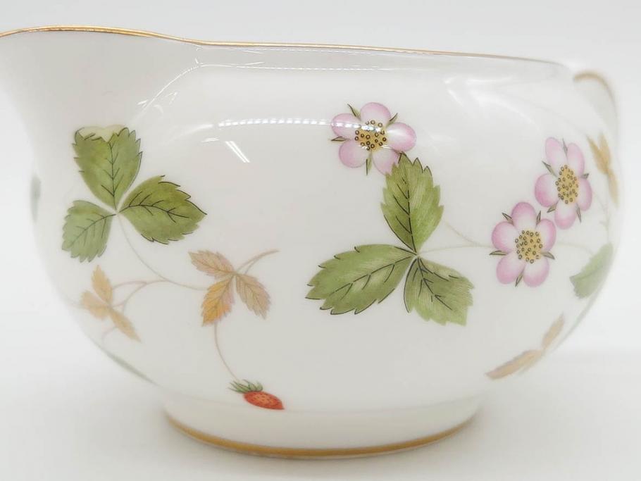 イギリス　WEDGWOOD(ウェッジウッド)　WILD STRAWBERRY(ワイルド ストロベリー)　R4406　苺のデザインが可愛らしいシュガーポット&クリーマー2点セット(イチゴ、いちご、ミルクジャー、ミルクポット、ボンボン入れ、洋食器、金彩、白磁、ボーンチャイナ、英国)(R-079003)