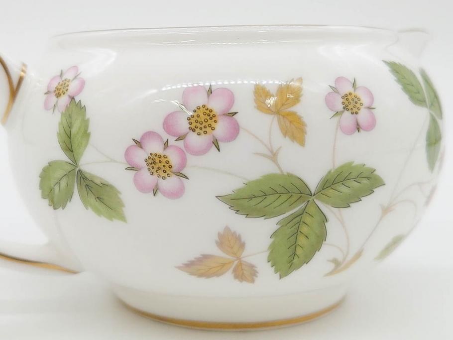 イギリス　WEDGWOOD(ウェッジウッド)　WILD STRAWBERRY(ワイルド ストロベリー)　R4406　苺のデザインが可愛らしいシュガーポット&クリーマー2点セット(イチゴ、いちご、ミルクジャー、ミルクポット、ボンボン入れ、洋食器、金彩、白磁、ボーンチャイナ、英国)(R-079003)