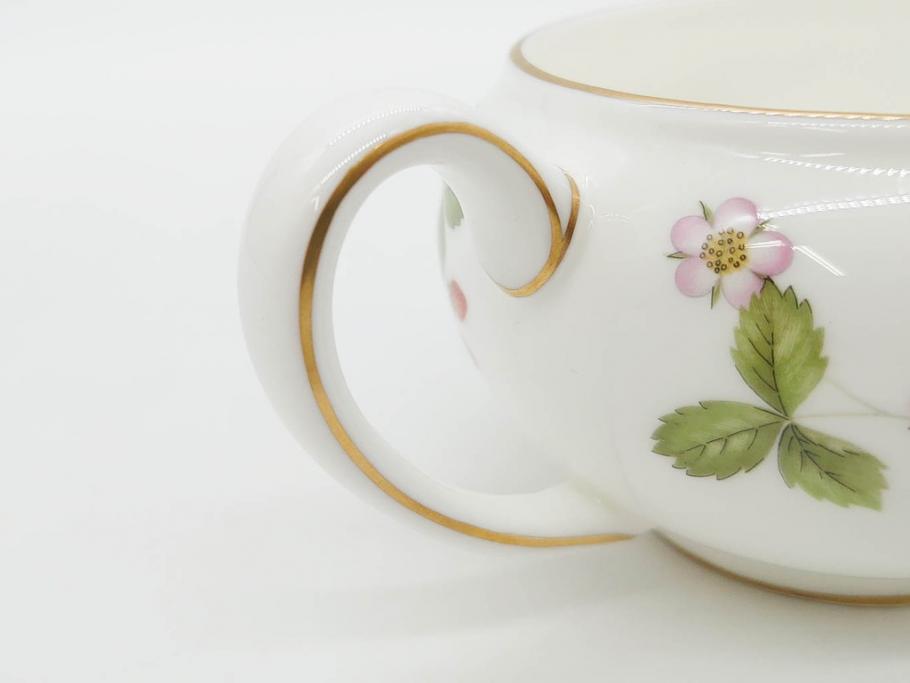 イギリス　WEDGWOOD(ウェッジウッド)　WILD STRAWBERRY(ワイルド ストロベリー)　R4406　苺のデザインが可愛らしいシュガーポット&クリーマー2点セット(イチゴ、いちご、ミルクジャー、ミルクポット、ボンボン入れ、洋食器、金彩、白磁、ボーンチャイナ、英国)(R-079003)