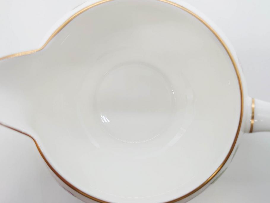 イギリス　WEDGWOOD(ウェッジウッド)　WILD STRAWBERRY(ワイルド ストロベリー)　R4406　苺のデザインが可愛らしいシュガーポット&クリーマー2点セット(イチゴ、いちご、ミルクジャー、ミルクポット、ボンボン入れ、洋食器、金彩、白磁、ボーンチャイナ、英国)(R-079003)