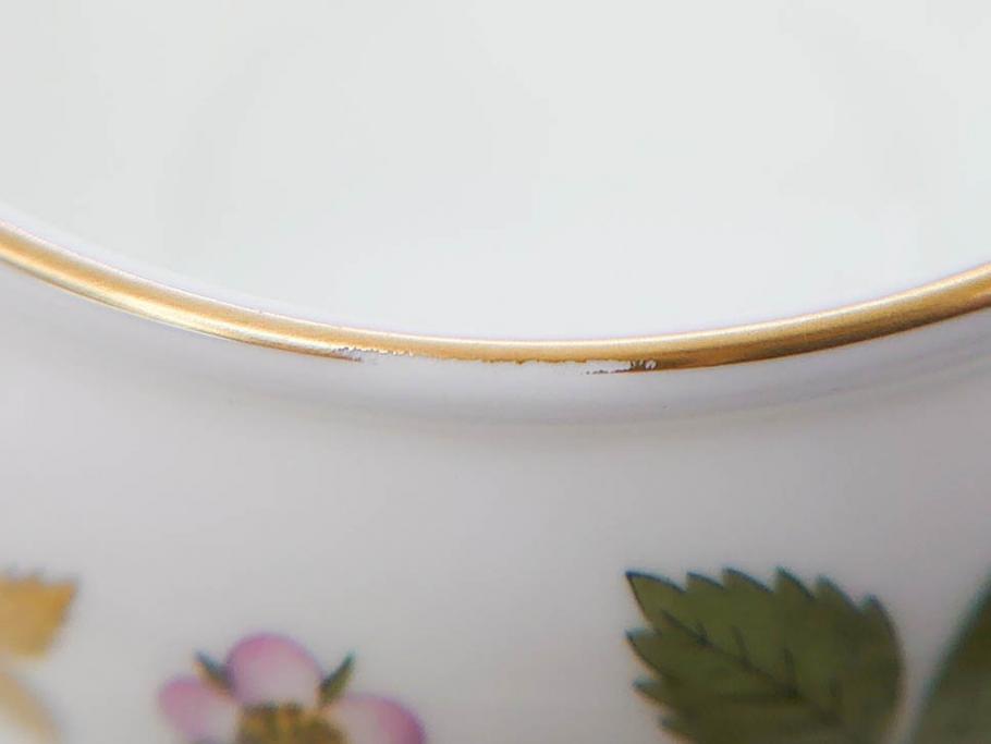 イギリス　WEDGWOOD(ウェッジウッド)　WILD STRAWBERRY(ワイルド ストロベリー)　R4406　苺のデザインが可愛らしいシュガーポット&クリーマー2点セット(イチゴ、いちご、ミルクジャー、ミルクポット、ボンボン入れ、洋食器、金彩、白磁、ボーンチャイナ、英国)(R-079003)