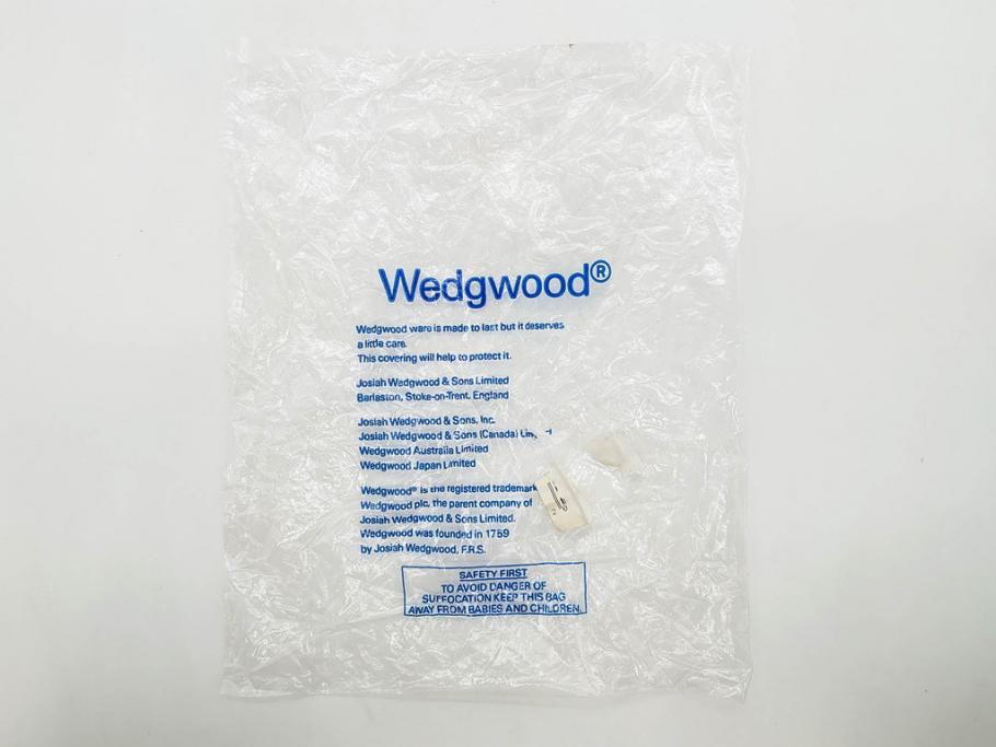 イギリス　WEDGWOOD(ウェッジウッド)　WILD STRAWBERRY(ワイルド ストロベリー)　R4406　苺のデザインが可愛らしいシュガーポット&クリーマー2点セット(イチゴ、いちご、ミルクジャー、ミルクポット、ボンボン入れ、洋食器、金彩、白磁、ボーンチャイナ、英国)(R-079003)