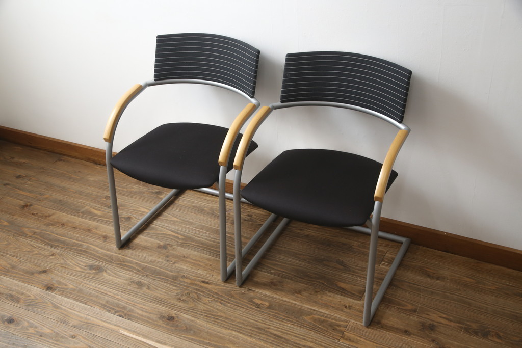 中古　ウィスナーハーガー(wiesner hager)　モダンでスタイリッシュな空間作りにおすすめのミーティングチェア2脚セット(会議用チェア、オフィスチェア、アームチェア)(R-078716)