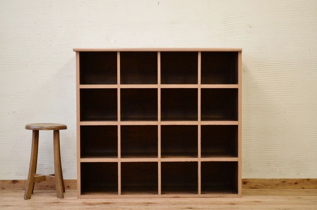 アンティーク家具　ナチュラルでシャビーな収納棚