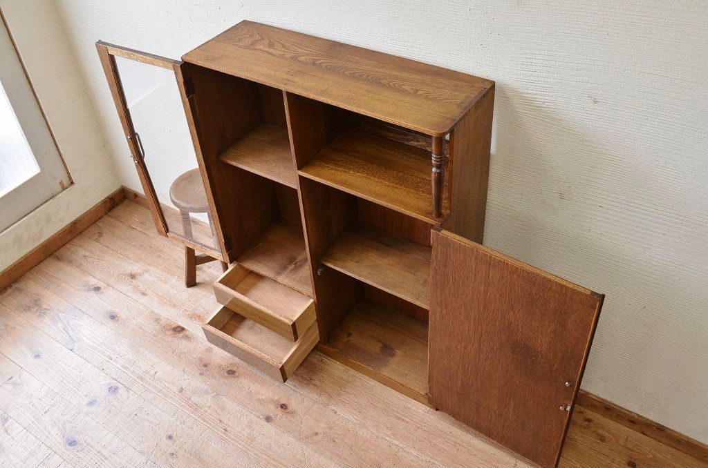 レトロ家具　レトロなデザインのアンティーク本箱(ブックケース)