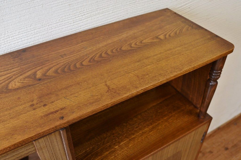 レトロ家具　レトロなデザインのアンティーク本箱(ブックケース)