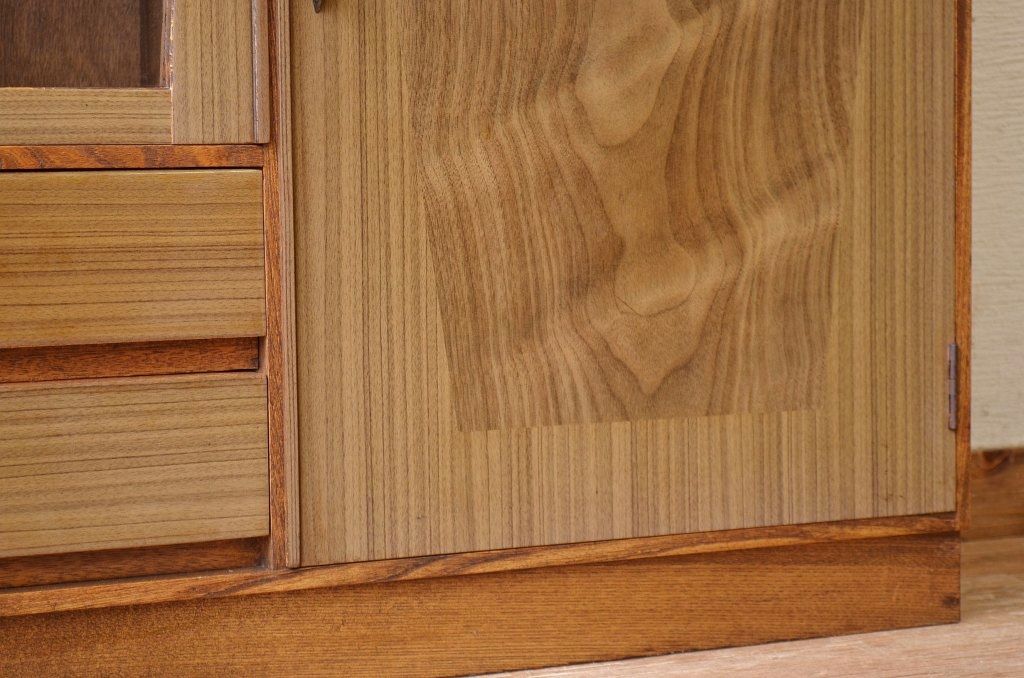 レトロ家具　レトロなデザインのアンティーク本箱(ブックケース)