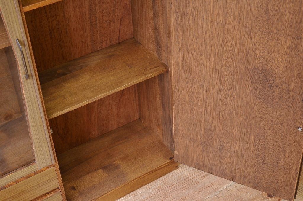 レトロ家具　レトロなデザインのアンティーク本箱(ブックケース)