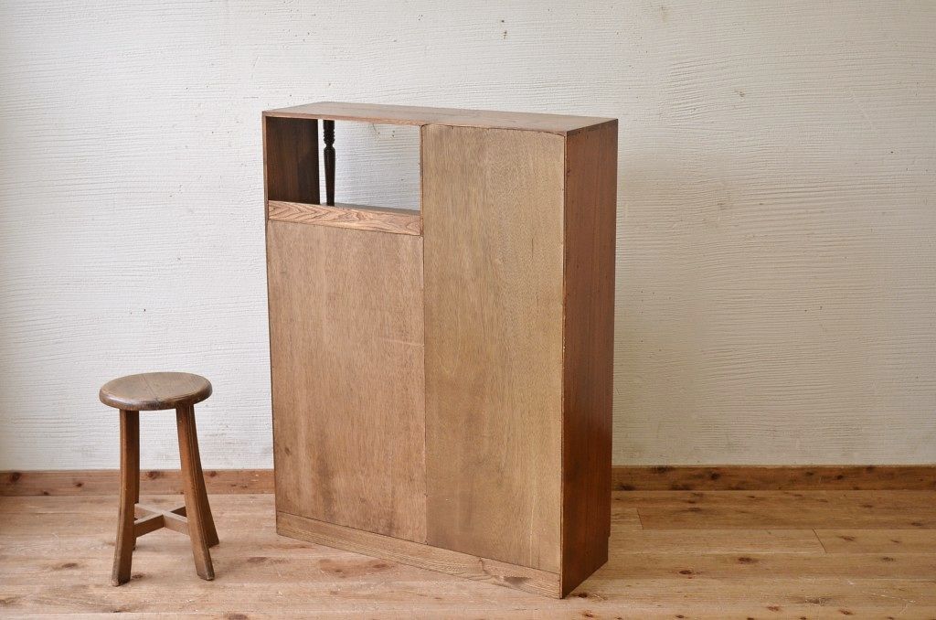 レトロ家具　レトロなデザインのアンティーク本箱(ブックケース)