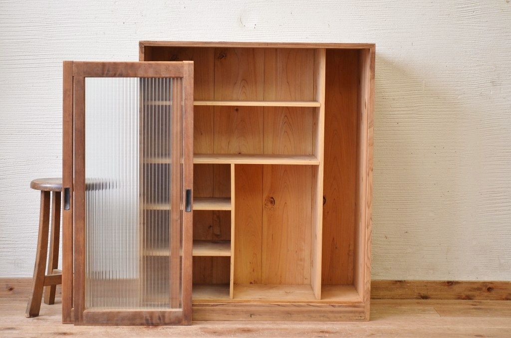 アンティーク家具　古い木味のモールガラスアンティーク下駄箱(収納棚)