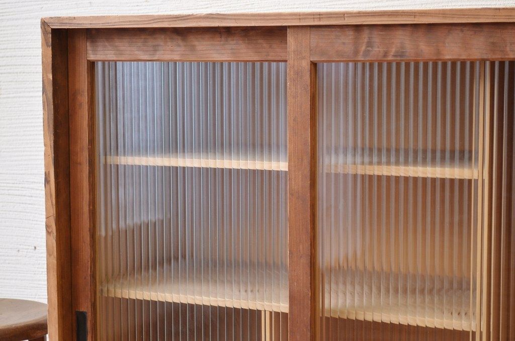 アンティーク家具　古い木味のモールガラスアンティーク下駄箱(収納棚)