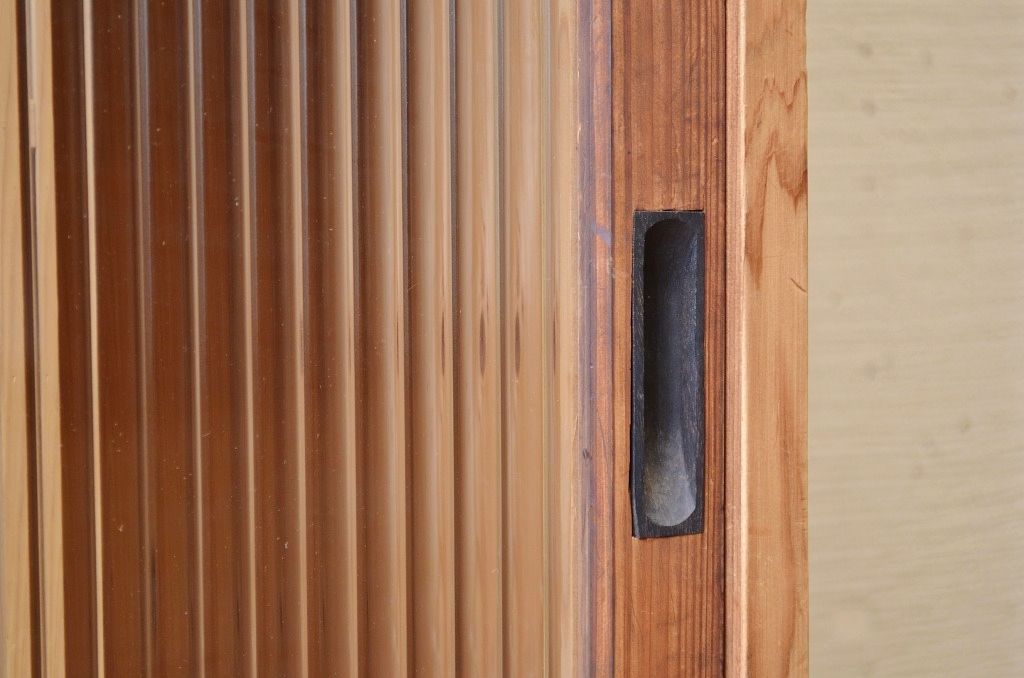 アンティーク家具　古い木味のモールガラスアンティーク下駄箱(収納棚)