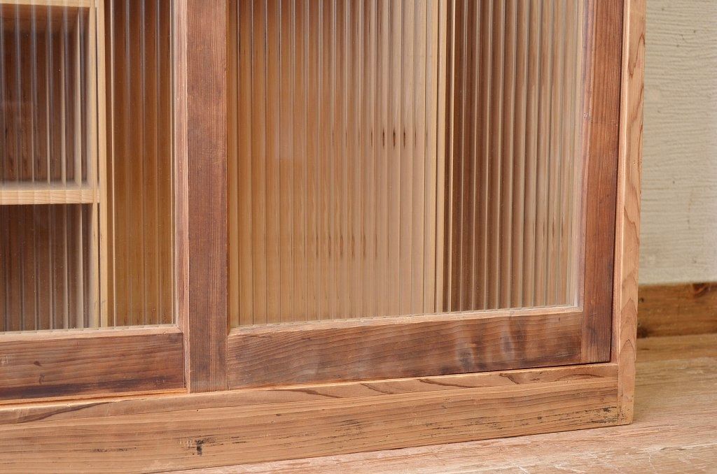 アンティーク家具　古い木味のモールガラスアンティーク下駄箱(収納棚)