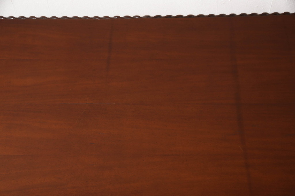 中古　マホガニー材　アンティーク調で華奢なデザインが目を惹く両袖デスク(ニーホールデスク、ワークデスク、在宅用、在宅ワーク、机)(R-062794)