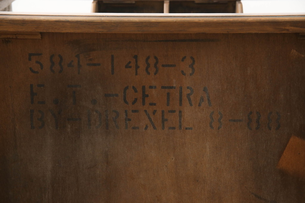 中古　DREXEL HERITAGE(ドレクセルヘリテイジ)　Et Cetera(エトセトラ)　個性的なデザインが魅力的なキャスター付きマガジンラック(収納棚、サイドテーブル)(R-069423)