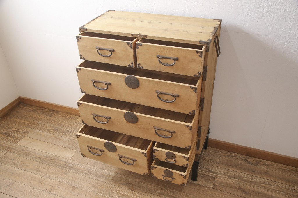 【セミオーダー家具実例】明治大正期の時代箪笥に高品質リペアを施しました。下部には鉄脚を取り付け。ストリップド加工を行い、無塗装にて仕上げました。(和たんす、整理箪笥、収納箪笥、チェスト、引き出し)