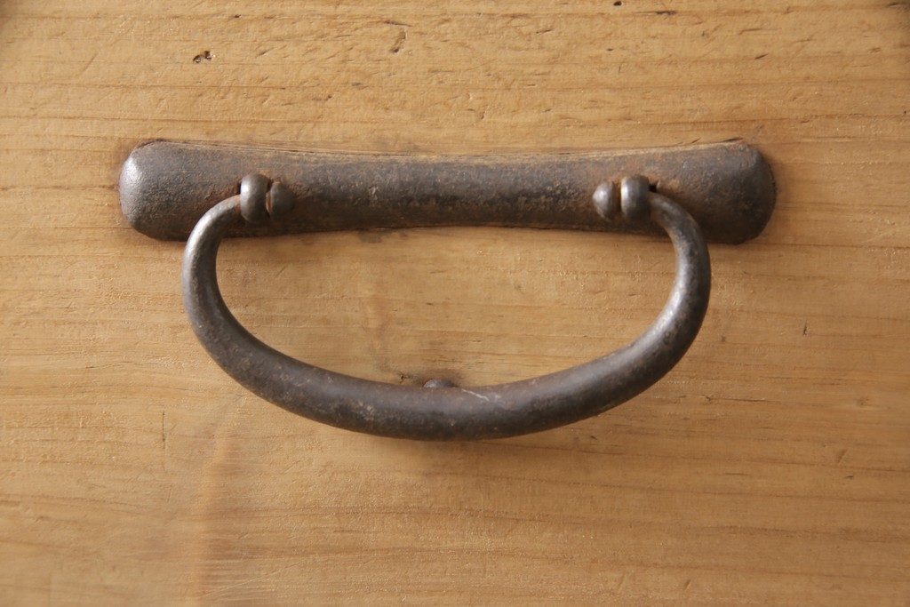 【セミオーダー家具実例】明治大正期の時代箪笥に高品質リペアを施しました。下部には鉄脚を取り付け。ストリップド加工を行い、無塗装にて仕上げました。(和たんす、整理箪笥、収納箪笥、チェスト、引き出し)