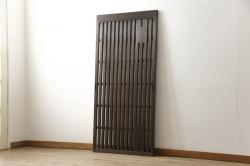 アンティーク建具　上手物!!　北陸産　堂々とした佇まいが存在感を放つ格子蔵戸1枚(格子戸、引き戸、玄関戸)(R-079855)