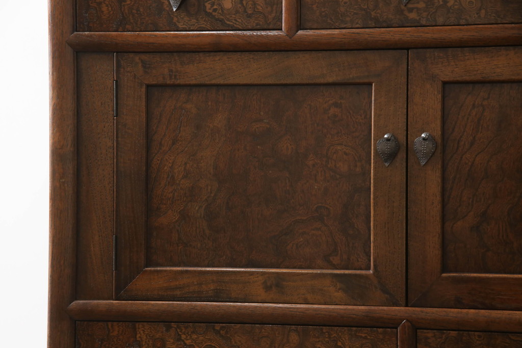 中古　指物家具　吉蔵　端正でおおらかな雰囲気漂う李朝スタイルの収納棚(小箪笥、引き出し、戸棚)(R-072591)