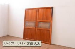 アンティーク建具　重厚!!　特注品　総欅(ケヤキ)材　昭和を感じるノスタルジックな佇まいが魅力的なガラス戸2枚セット(引き戸)(R-080970)