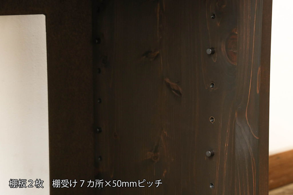 収納棚を新規製作!希望のデザイン・サイズにて。組子入りの建具、棚板、台輪を製作し取り付け。指定箇所に配線用の穴あけ加工。同時製作の箪笥ローボードと横並びに使用する事を想定した着色仕上げ。(収納棚、戸棚、キャビネット)