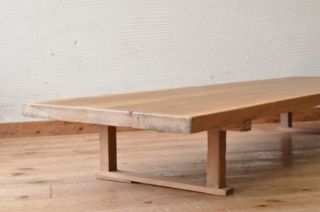 アンティーク家具　アンティーク　DIYにもぴったり!古い木味の大きな脚付き裁ち板