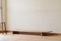アンティーク家具　アンティーク　古い木味の脚付き裁ち板