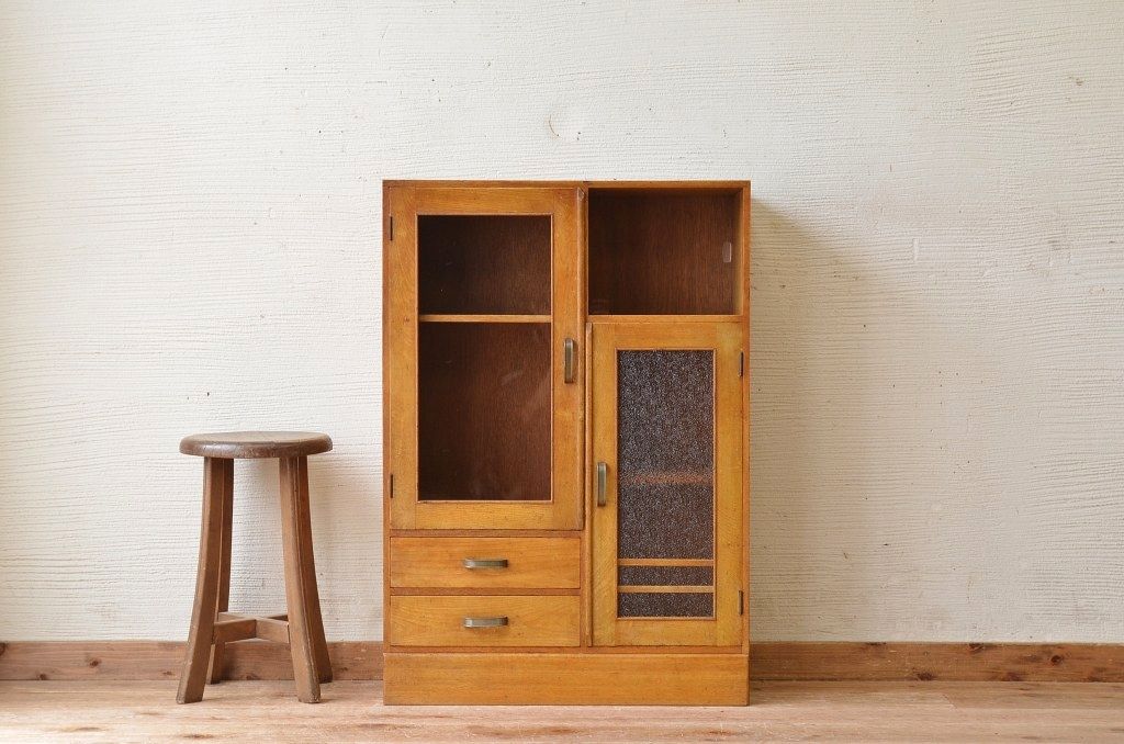 レトロ家具　レトロなデザインの変り型アンティーク本箱