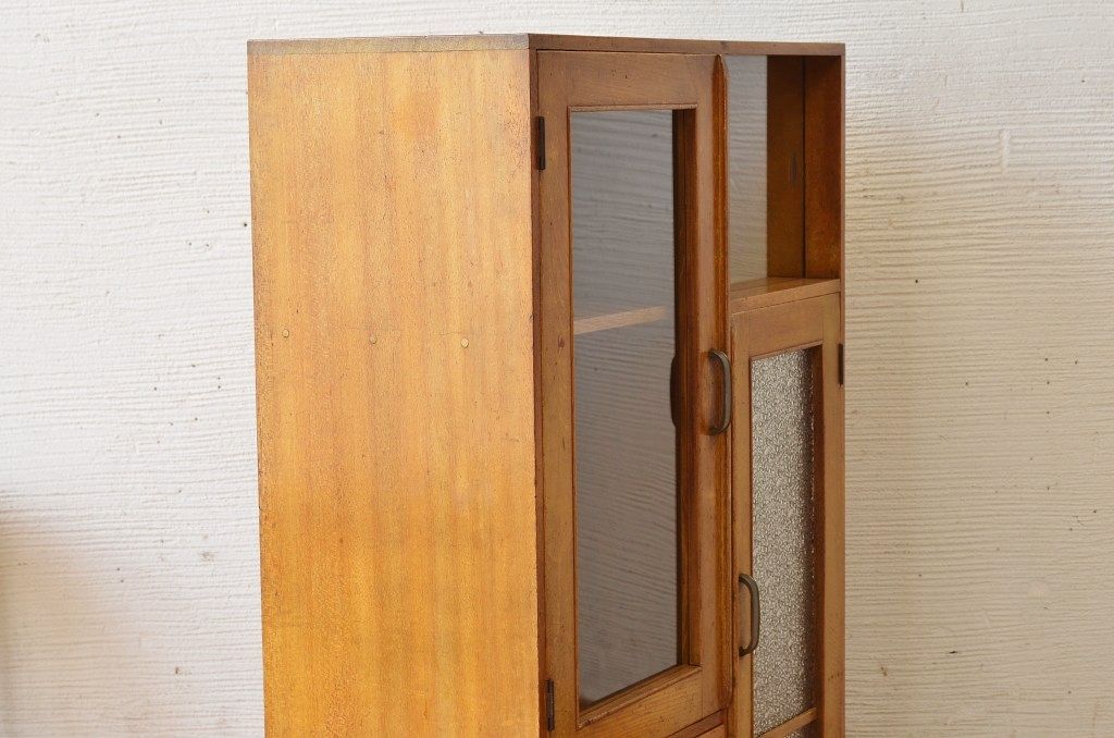 レトロ家具　レトロなデザインの変り型アンティーク本箱