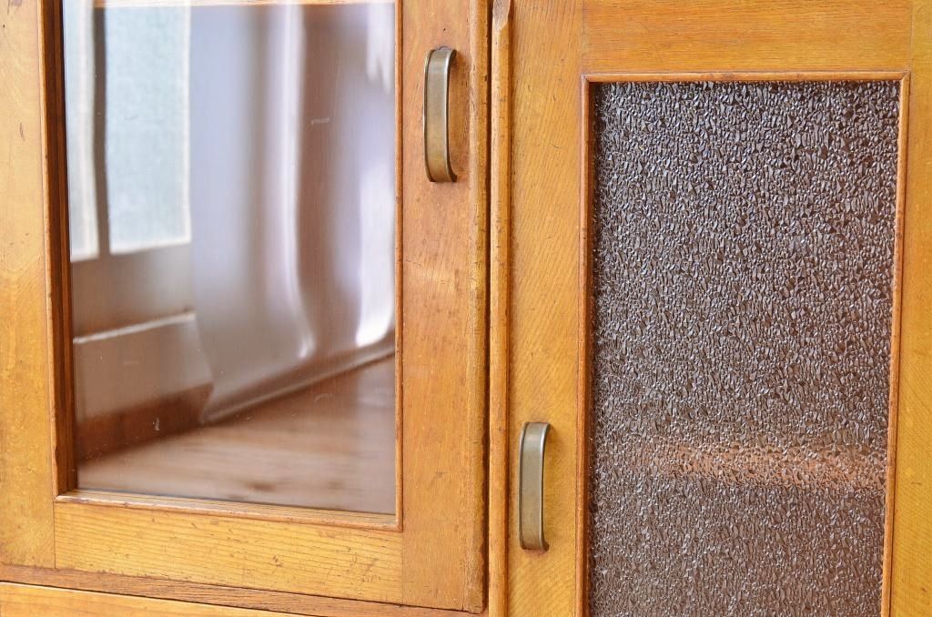 レトロ家具　レトロなデザインの変り型アンティーク本箱
