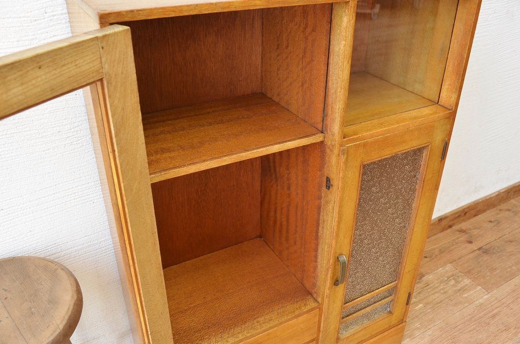 レトロ家具　レトロなデザインの変り型アンティーク本箱