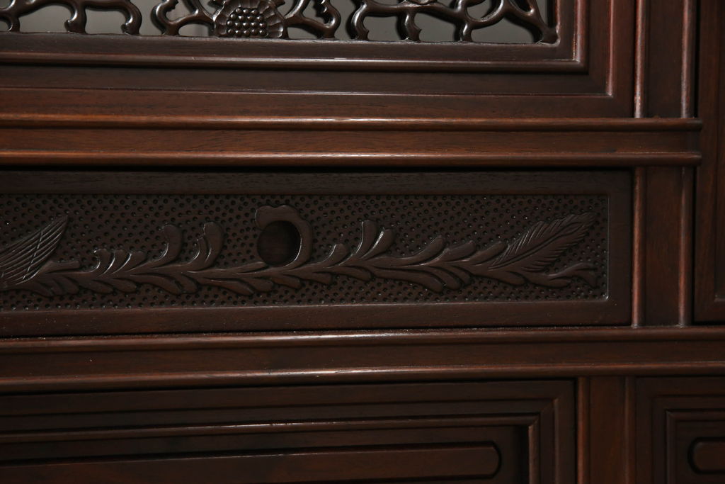 和製ヴィンテージ　民芸家具　唐木　カリン材　華やかな透かし彫りが存在感を放つサイドボード(キャビネット、飾り棚、ビンテージ、花梨材)(R-048640)