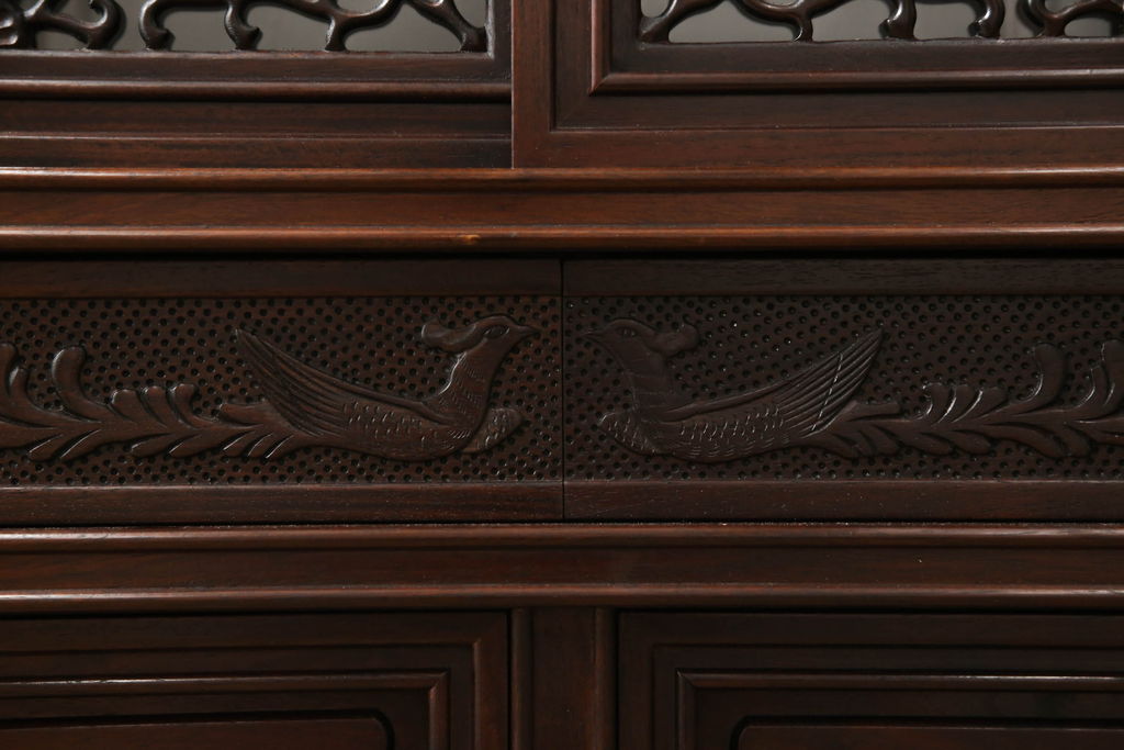和製ヴィンテージ　民芸家具　唐木　カリン材　華やかな透かし彫りが存在感を放つサイドボード(キャビネット、飾り棚、ビンテージ、花梨材)(R-048640)