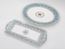 イギリス　WEDGWOOD(ウェッジウッド)　FLORENTINE TURQUOISE(フロレンティーン ターコイズ)　重厚感のあるデザインが魅力のオーバルプレート・サンドイッチトレー2枚セット(グロテスク文様、フルーツ、果物、お盆、トレイ、皿、スクエアプレート、洋食器、英国)(R-079014)