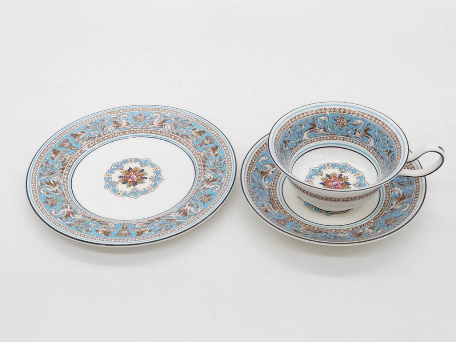 イギリス　WEDGWOOD(ウェッジウッド)　FLORENTINE TURQUOISE(フロレンティーン ターコイズ)　優雅な一時を過ごせるトリオセット2客&カップ&ソーサー1客セット(グロテスク文様、フルーツ、果物、C&S、プレート、皿、洋食器、英国)(R-079016)