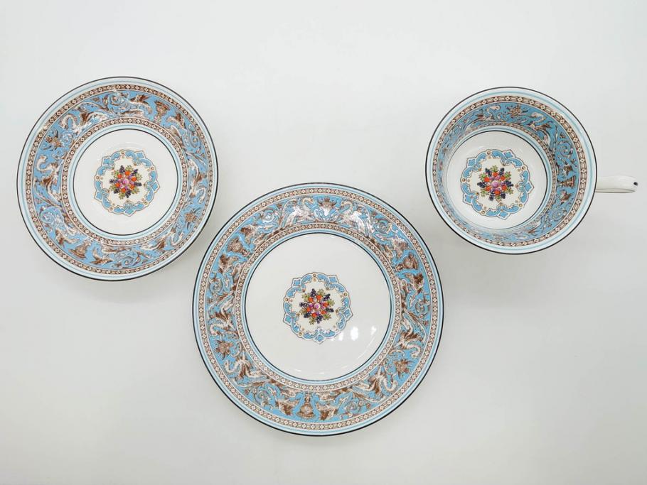 イギリス　WEDGWOOD(ウェッジウッド)　FLORENTINE TURQUOISE(フロレンティーン ターコイズ)　優雅な一時を過ごせるトリオセット2客&カップ&ソーサー1客セット(グロテスク文様、フルーツ、果物、C&S、プレート、皿、洋食器、英国)(R-079016)