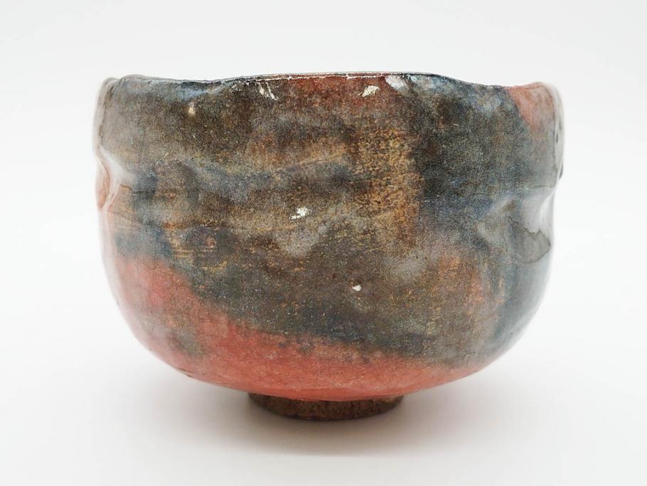 時代物　茶碗師 楽吉左衛門　鶴絵　約12cm　3.9寸　柔らかみと落ち着いた佇まいが魅力の赤茶碗(玄中、茶道具、茶陶、楽焼、裏印、共箱付き、和食器、三寸九分)(R-079017)　