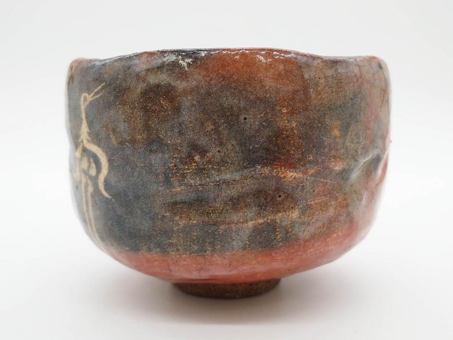 時代物　茶碗師 楽吉左衛門　鶴絵　約12cm　3.9寸　柔らかみと落ち着いた佇まいが魅力の赤茶碗(玄中、茶道具、茶陶、楽焼、裏印、共箱付き、和食器、三寸九分)(R-079017)　