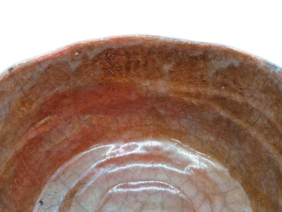 時代物　茶碗師 楽吉左衛門　鶴絵　約12cm　3.9寸　柔らかみと落ち着いた佇まいが魅力の赤茶碗(玄中、茶道具、茶陶、楽焼、裏印、共箱付き、和食器、三寸九分)(R-079017)　