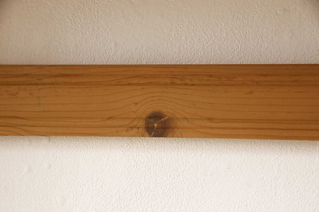 中古　パイン材　木の温かみを感じるナチュラルなウォールラック(壁掛け飾り棚、ウォールシェルフ、ウッドシェルフ、木製ラック)(R-059805)