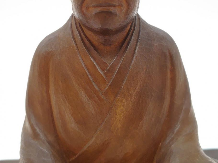木彫　丹念に彫られ粛然たる佇まいが伝わってくる利休像(古美術、坐像、木製、彫刻、茶人、茶道具、置物、ディスプレイ、共箱付き、在銘作家物)(R-079018)