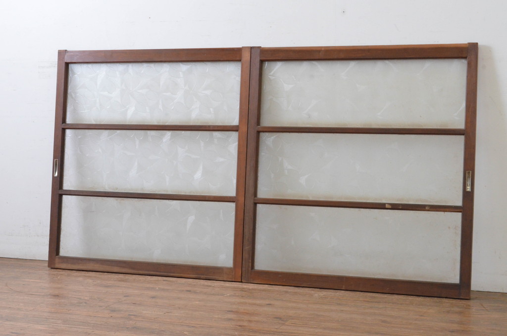 アンティーク建具　どこか懐かしい雰囲気香る横桟のガラス窓2枚セット(引き戸、ガラス戸)(R-064983)